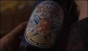 Dans cet pisode, Spencer, grce au journal cod d'Alison, se rend dans un restaurant et comprend alors qui est  Board Shorts , qui est-ce ?
