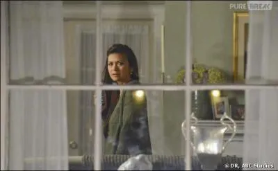 Dans l'pisode 7, que se passe-t-il  la maison d'Emily ?