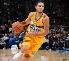 Encore une performance franaise dans l'quipe de Denver, datant de fvrier 2014 : les 27 points de ___ .