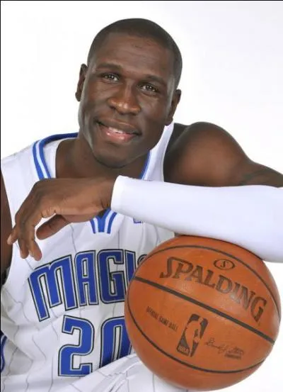 Qui est ce joueur franais ayant inscrit 28 points pour les Warriors de Golden State en 2005 ?