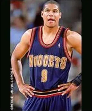 Le tout premier joueur franais en NBA a lui aussi ralis une performance d'anthologie avec 31 points en 1998 face  Vancouver, mais qui est-il ?