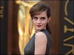 Emma Watson a remis un prix aux Oscars, accompagne par ...