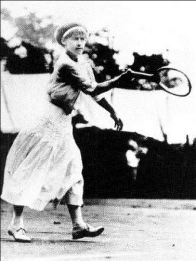 En 1905, l'Amricaine May Sutton devient la premire trangre  remporter le tournoi de Wimbledon. Mais sa victoire choqua beaucoup de gens. Pourquoi ?