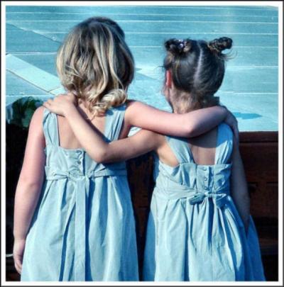 "Deux petites filles en bleu", paru en 2006, est un roman à suspense de :