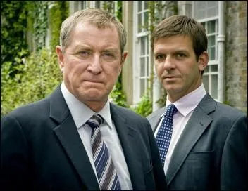 "Sang bleu" est un roman policier de Caroline Graham, adapté en série télévisée et mettant en scène l'inspecteur...