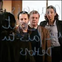 Qui nous fait dcouvrir son hros, le commissaire Adamsberg, aux prises avec le mystre de  L'Homme aux cercles bleus , roman paru en 1991 ?