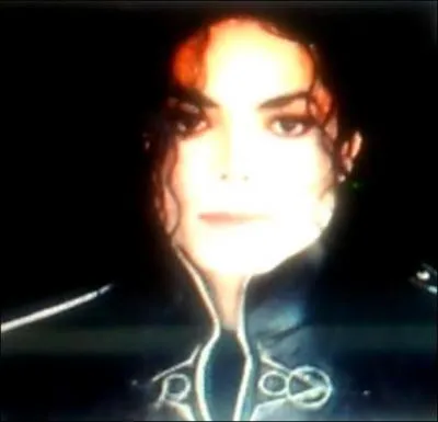 Qui est le chanteur des deux hymnes ?