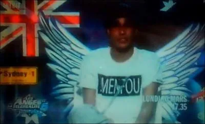 Il a fait son  coming out   la tlvision et il est la foufouna d'Anas. C'est...