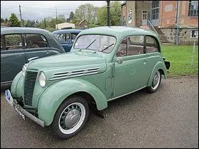 Quel est le nom de cette voiture des annes 30 de chez Renault ?