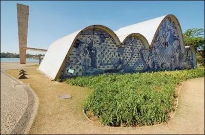 Le 8 juillet 2014, deux quipes s'affronteront dans un match de demi-finale  l'Estdio Mineirao, dans la ville natale de Dilma Rousseff, la premire femme prsidente du Brsil. Quelle est cette ville ?