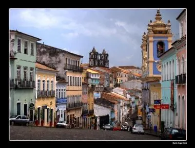 Le 5 juillet 2014, le vainqueur 51 rencontrera le vainqueur 52 pour jouer un match de quart de finale  l'Arena Fonte Nova construit en 1951, dmoli en 2010, reconstruit puis inaugur en 2013 par Dilma Rousseff, prsidente de la Rpublique fdrative du Brsil. Dans quelle ville, capitale de l'tat de Bahia, au nord-est du pays, se trouve ce stade ?