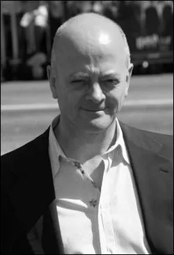 Je suis un producteur britannique connu pour avoir produit la plupart des films de la saga "Harry Potter" à partir du deuxième. Je me nomme :