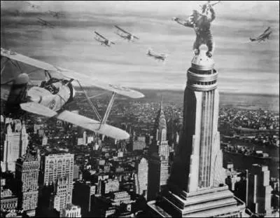 Image reconnaissable entre toutes, celle de King Kong  l'assaut de New-York, car arrach brutalement  son le natale. Quel est le gratte-ciel sur lequel il est mont se rfugier ?