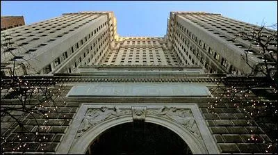 Si je vous dis qu'il s'agit de l'immeuble des Burke et Burke, o travaille le trs sophistiqu Louis. Quel est le fameux film ?