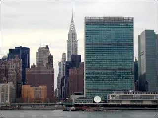 Un autre fameux immeuble new-yorkais que celui-ci, l'immeuble de l'ONU. Dans quel film joue-t-il un rle central ?