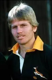 Qui est cet ouvreur qui a jou dans l'quipe nationale dans laquelle joue Gio Aplon ?