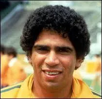 Qui est cet ouvreur qui a t slectionn en quipe nationale 25 fois en 4 ans ?