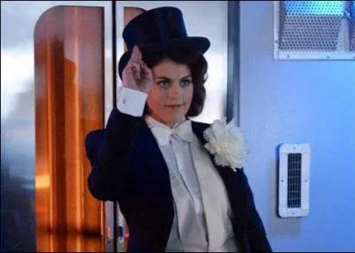 Avec qui est sortie Paige pendant l't avant d'tre avec Emily ?