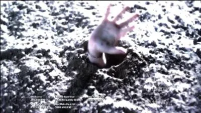 Qui se fait enterrer  la fin du dernier pisode de la saison 4 ?