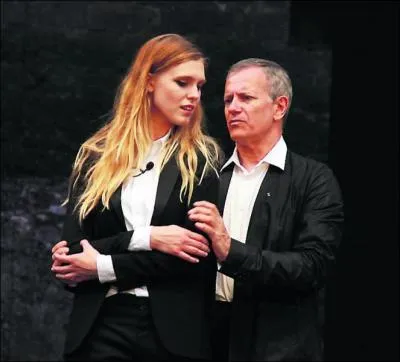  Un acteur, c'est quelqu'un qui vomit. C'est quelqu'un qui bouffe la vie et qui la dgueule en jouant.  Qui est ce comdien mrite, de talent incontestable, connu pour de multiples contributions et pour avoir mis en scne  La guerre de Troie n'aura pas lieu , en 2013 ?