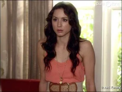 Qu'apprend Spencer dans l'épisode 3 ?