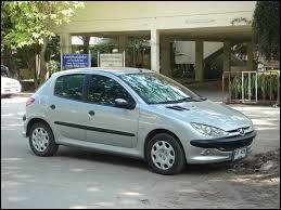 Quel est le nom de cette voiture de chez Peugeot ?