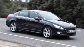Quel est le nom de cette voiture de chez Peugeot ?