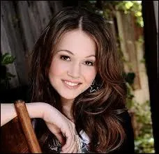 Dans quelle série joue-t-elle ?