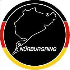 Avec quelle formule le record du tour de Nürburgring a-t-il été fait en 6 minutes 11 secondes et 13 centièmes ?
