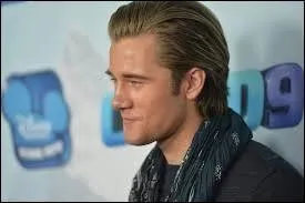 Il a enregistré "Had Me @ Hello" en 2011 :