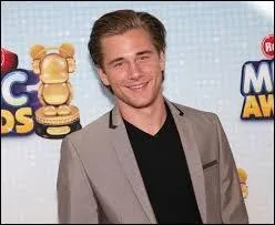 Avec qui chante-t-il "I Will" ?