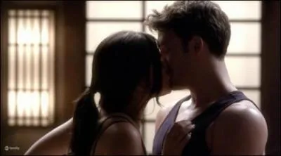 Quel est le nom du professeur d'arts martiaux qu'Aria embrasse dans le second épisode ?