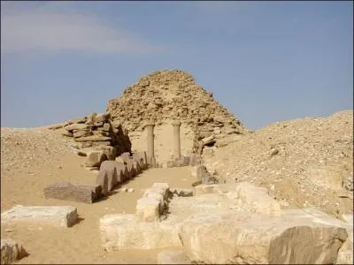 Pour quel pharaon, cette pyramide a-t-elle été construite ?