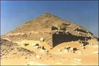 Pour quel pharaon, cette pyramide a-t-elle été construite ?