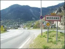Nous entrons dans la ville Savoyarde de Modane. Nous sommes en région ...