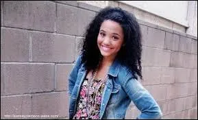 À un moment de la série, Austin sort avec une autre fille. Qui est-ce ?