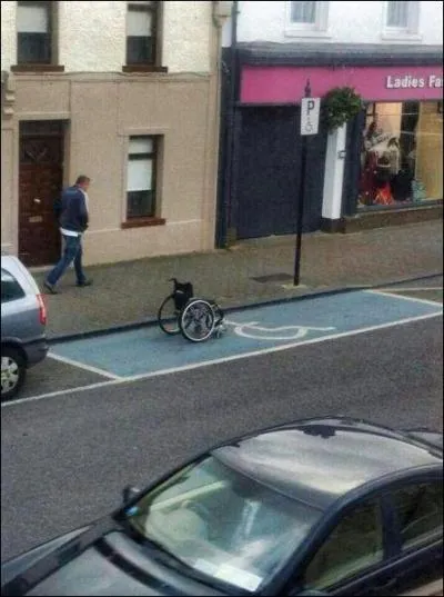 Euh... Oui, effectivement, les stationnements pour handicapés sont faits pour ça.