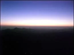 Le lever du soleil fait le jour, mais qui sait également fort bien faire le jour ?