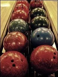 Combo est une abbréviation du mot anglais combination (combinaison) désignant entre autres un enchaînement d'actions (jeux video) ... . mais c'est aussi le nom de... ?