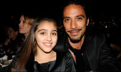 Comment s'appelle le père de Lourdes ?