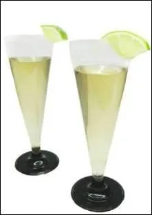 Mélanger une bouteille de Champagne avec 10 cl de Cointreau, 10 cl de sucre de canne et un jus de citron. Servir très frais. Quel cocktail obtenez-vous ?