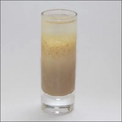 Verser dans un verre à shooter : 1cl de Jet27 et 2 cl de Tequila, complétez avec du Bailey's. Quel cocktail obtenez-vous ?