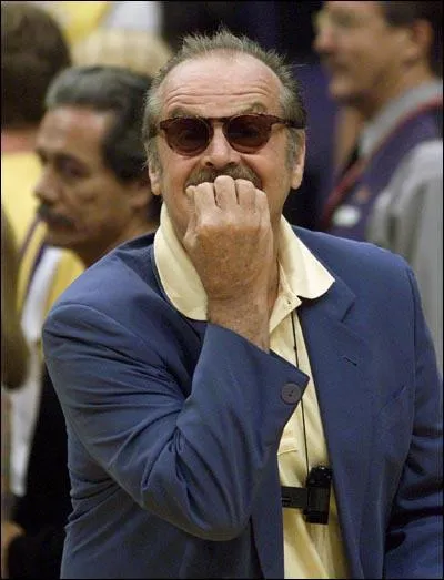 Quel célèbre acteur ayant joué notamment dans "Shining" est considéré comme la mascotte des Los Angeles Lakers ?