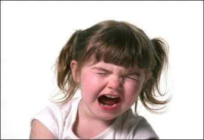 Un enfant qui venait de -------- sa mère, hurlait tant que chacun vint l' -------.