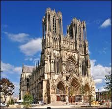 François 1er a été sacré roi de France à l'âge de 20 ans, le 25 janvier 1515 dans la cathédrale de Reims. A quelle dynastie royale appartenait-il ?