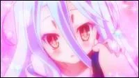 Je viens de 'No Game No Life'. Je suis la petite soeur du héros et je suis imbattable aux jeux vidéo.