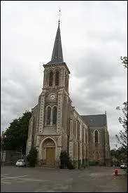 Voici l'église Saint-Médard de la commune Mayennaise de Soulgé-sur-Ouette. Elle se situe en région ...