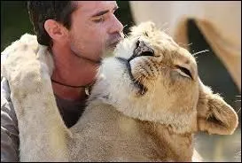 «Les animaux sont des amis tellement agréables, ils ne posent jamais de questions, ils ne font aucune critique. »