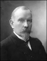 Jules Renard a dit : "Ha ! Si on pouvait voir les femmes vingt ans après, on ne les épouserait pas vingt ans avant. "