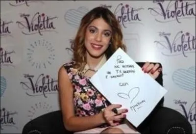 À qui a-t-elle signé un autographe en premier lieu ?